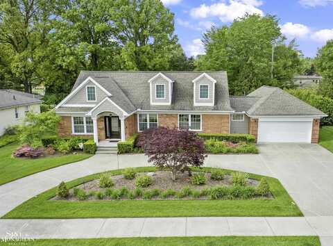 1061 N Renaud, Grosse Pointe Woods, MI 48236