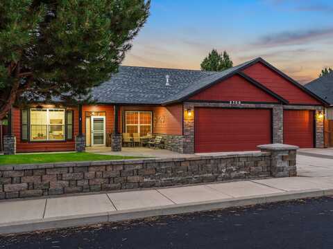 2700 NW 19th Street, Redmond, OR 97756