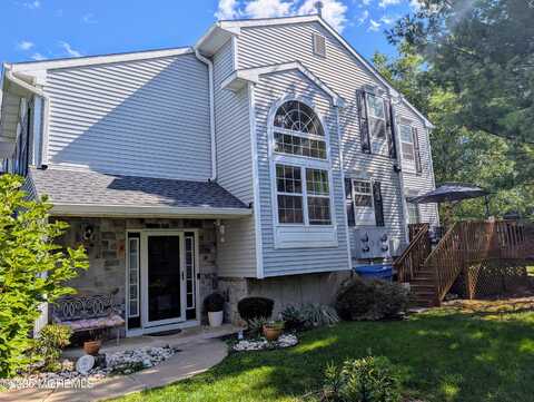 49 Rozlyn Lane, Laurence Harbor, NJ 08879