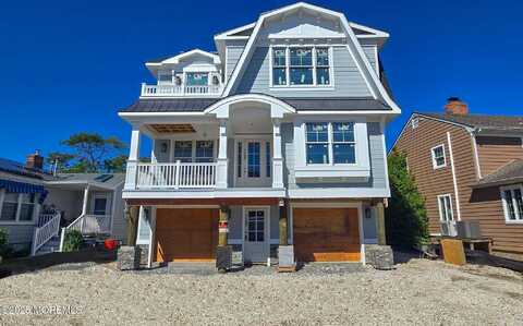 152 Pershing Boulevard, Lavallette, NJ 08735
