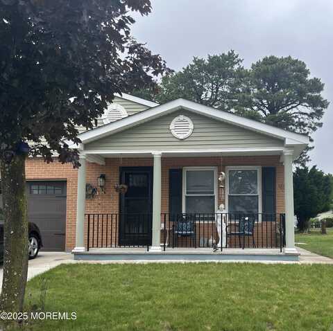 8 Augusta Court, Toms River, NJ 08757