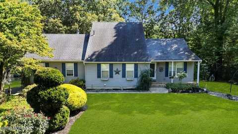7 Corinne Court, Jackson, NJ 08527