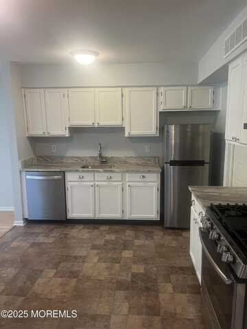 65 Oak Lane, Eatontown, NJ 07724