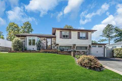 3 Harrow Lane, Old Bethpage, NY 11804