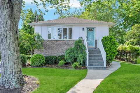 104 Ralph Avenue, Babylon, NY 11702
