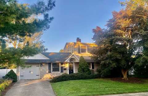 29 Crystal Lane, Westbury, NY 11590