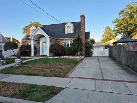 17 Cedar Drive, Farmingdale, NY 11735