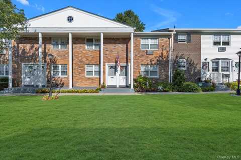 4821 Wilshire Lane, Oakdale, NY 11769