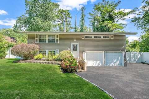 27 Split Cedar Drive, Islandia, NY 11749