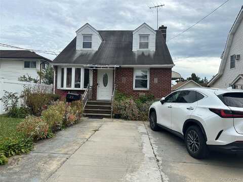 23 Flower Street, Hicksville, NY 11801