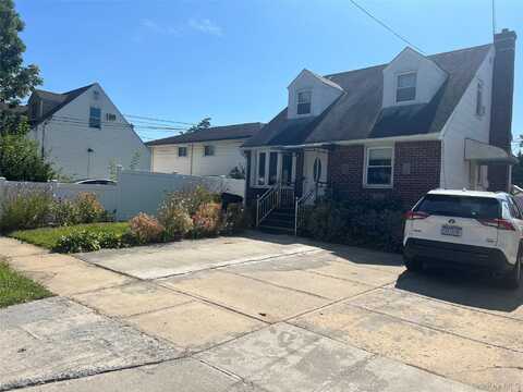 23 Flower Street, Hicksville, NY 11801