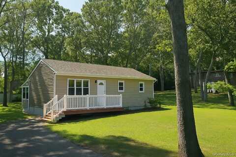 25 Rolling Hill Road, Hampton Bays, NY 11946