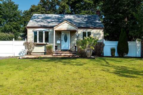 11 McGowan Lane, Central Islip, NY 11722