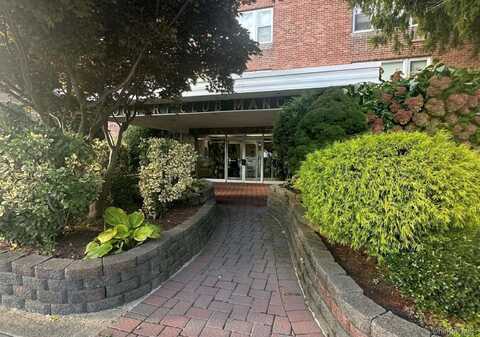 250 W Merrick Road, Freeport, NY 11520