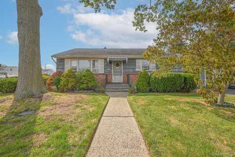 30 Bloomingdale Road, Hicksville, NY 11801