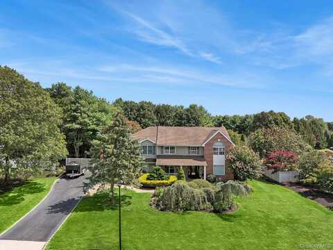 5 Windcrest Drive, Manorville, NY 11949