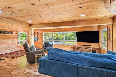 8 Jordan Lane, West Gardiner, ME 04345