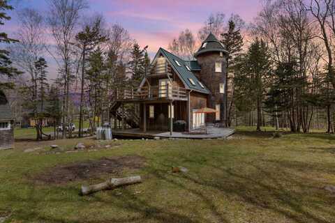 832 Main Road, Islesboro, ME 04848