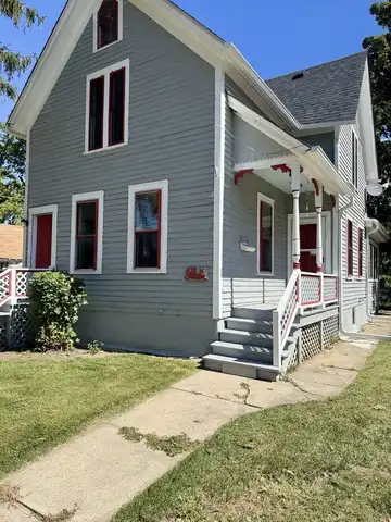 431 N Crystal Street, Elgin, IL 60123
