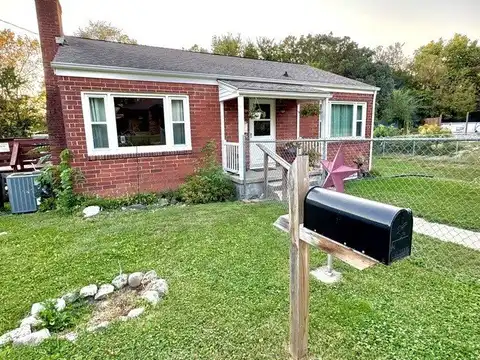 201 E Graham Street, Dixon, IL 61021
