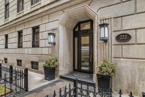 222 E Chestnut Street, Chicago, IL 60611