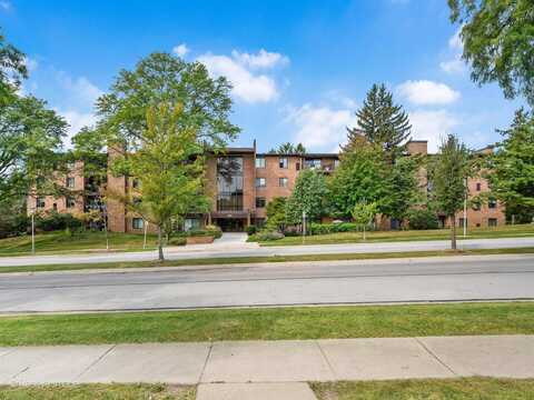 7510 Farmingdale Drive, Darien, IL 60561