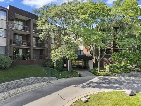 440 Raintree Court, Glen Ellyn, IL 60137