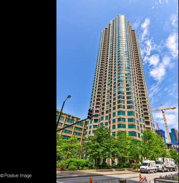 400 N LaSalle Drive, Chicago, IL 60654