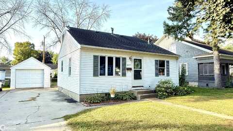 807 10th Street NE, Mason City, IA 50401