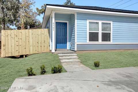 6715 BAKERSFIELD Drive, Jacksonville, FL 32210