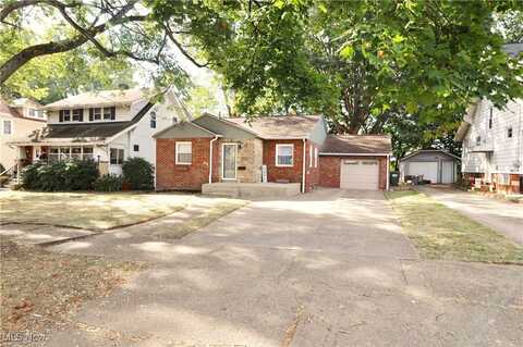 334 E Tuscarawas Avenue, Barberton, OH 44203