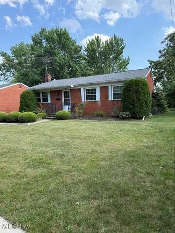 825 Jamestown Avenue, Elyria, OH 44035