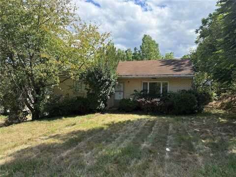 102 Baker Rd, Center Township, PA 15061