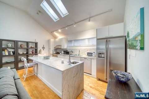1605 Center Avenue 2nd Fl, Fort Lee, NJ 07024