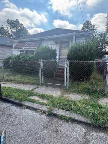 8 Albert Place, Jersey City, NJ 07305