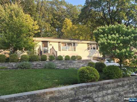 134 Rafkind Road, Bloomingdale, NJ 07403