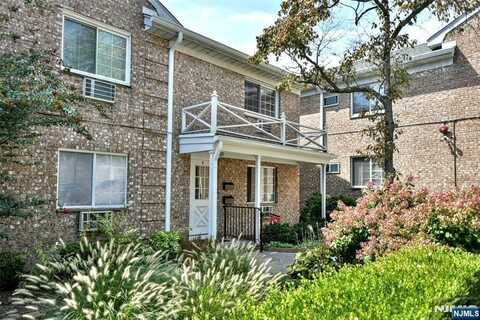 27-33 Corsa Terrace 3-B, Ridgewood, NJ 07450