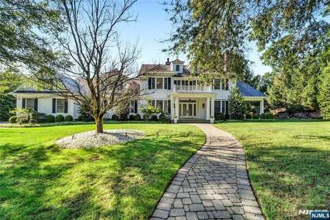 11 Oconners Lane, Old Tappan, NJ 07675