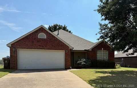 8413 E Lansing Avenue, Broken Arrow, OK 74014