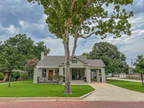 902 W Elm Street, Olney, TX 76374