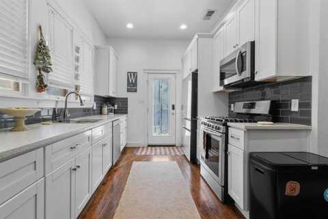 222 S Edgefield Avenue, Dallas, TX 75208