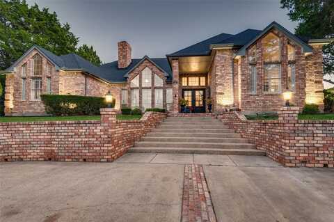 1108 Shallow Bend Drive, DeSoto, TX 75115