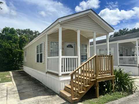 1112 Chicago Bulls St, Avon Park, FL 33825