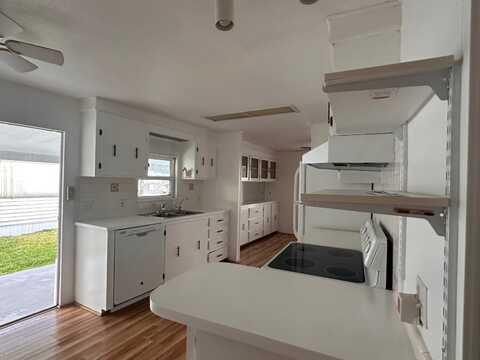 322 Doubloon Dr, Fort Myers, FL 33917