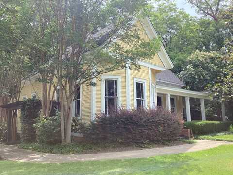 457 Pecan Avenue, Philadelphia, MS 39350