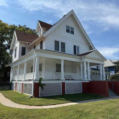 2051 Deer Park Blvd, Omaha, NE 68108