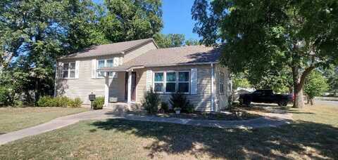 220 South Larson, Chanute, KS 66720