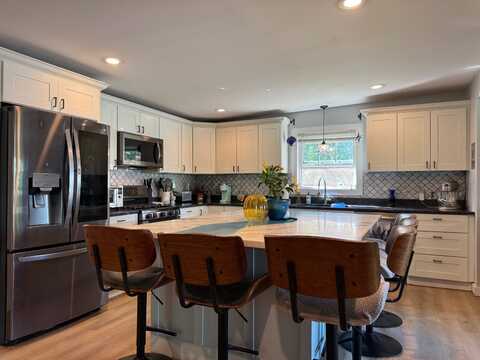 18 E Kerley Corners Rd, Red Hook, NY 12571