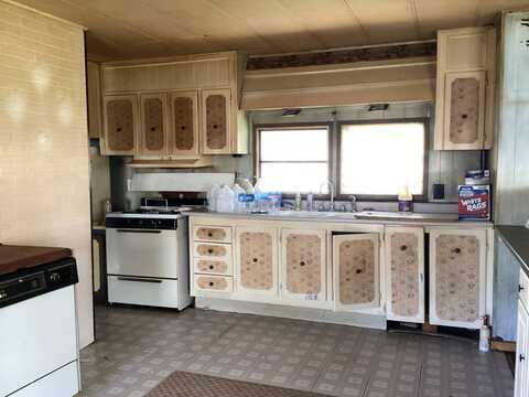 823 David St., Prospect, PA 16052