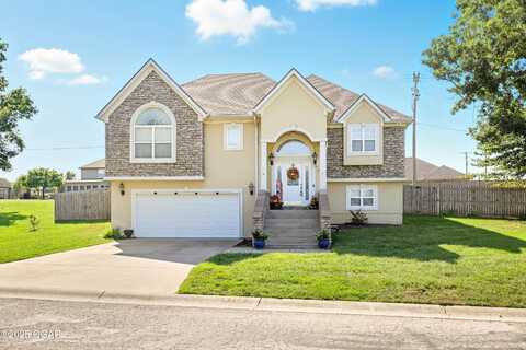 702 Copper Oaks Dr, Carl Junction, MO 64834
